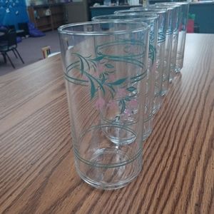 Lot of 6 Christmas Glasses